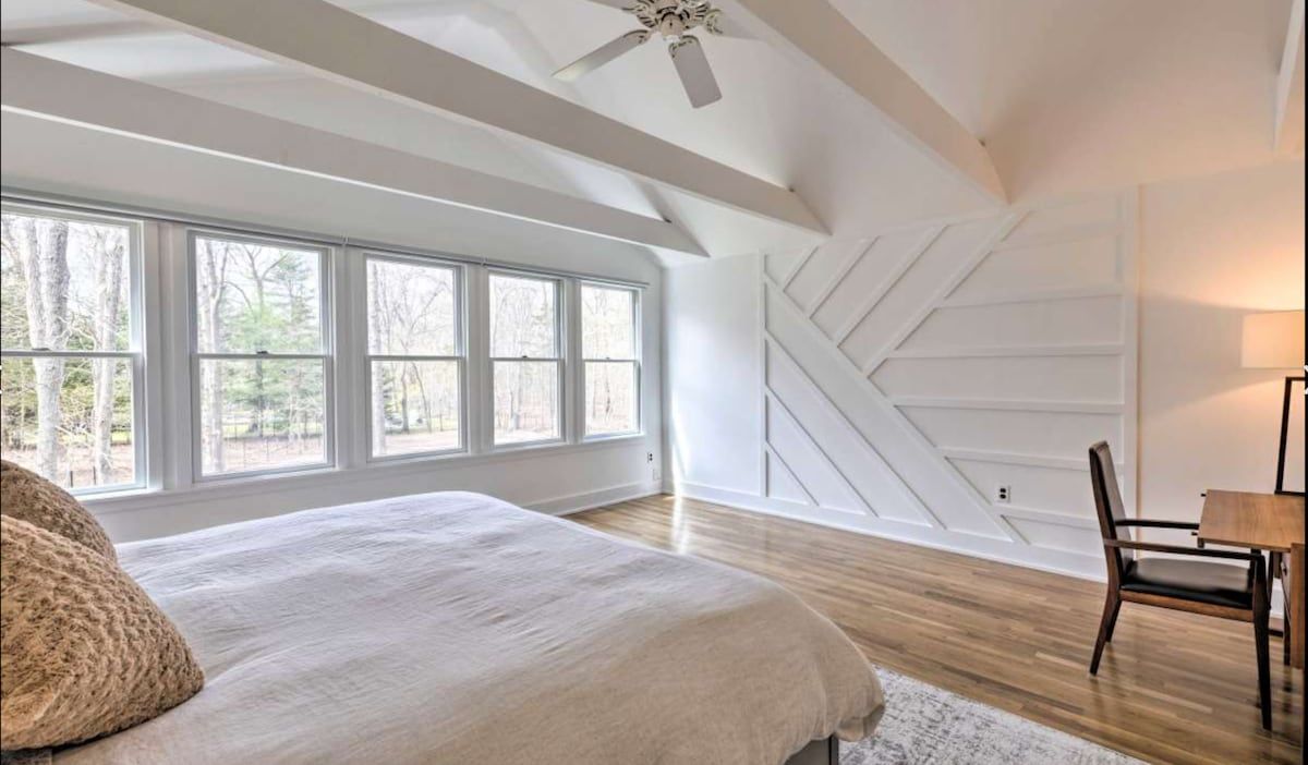 Boulder Villa  | East Hampton | Upscale Home with Private Pool photo 18