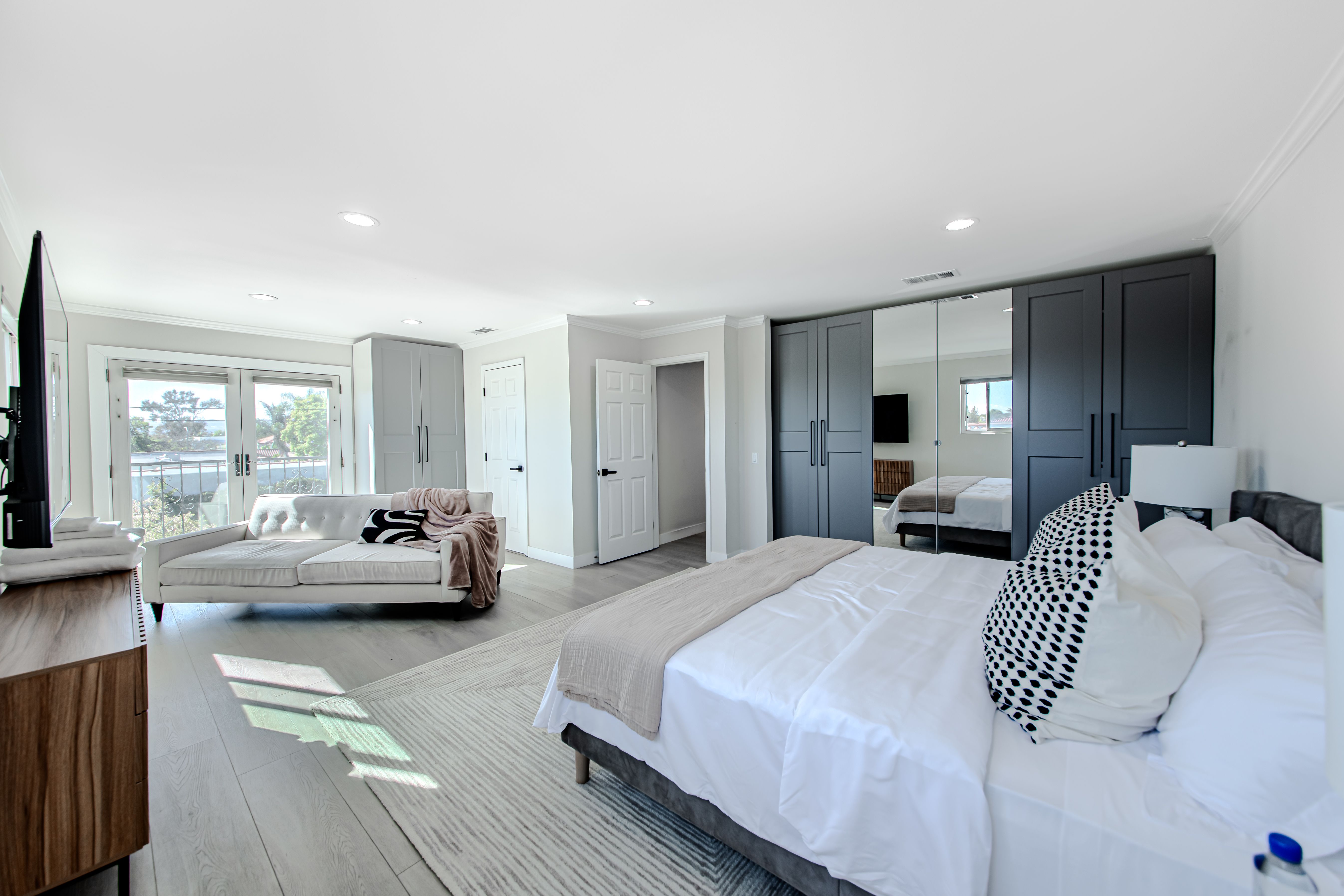 Casa Formosa | Fairfax | Hollywood Home w/ Pool & Modern Interior photo 13