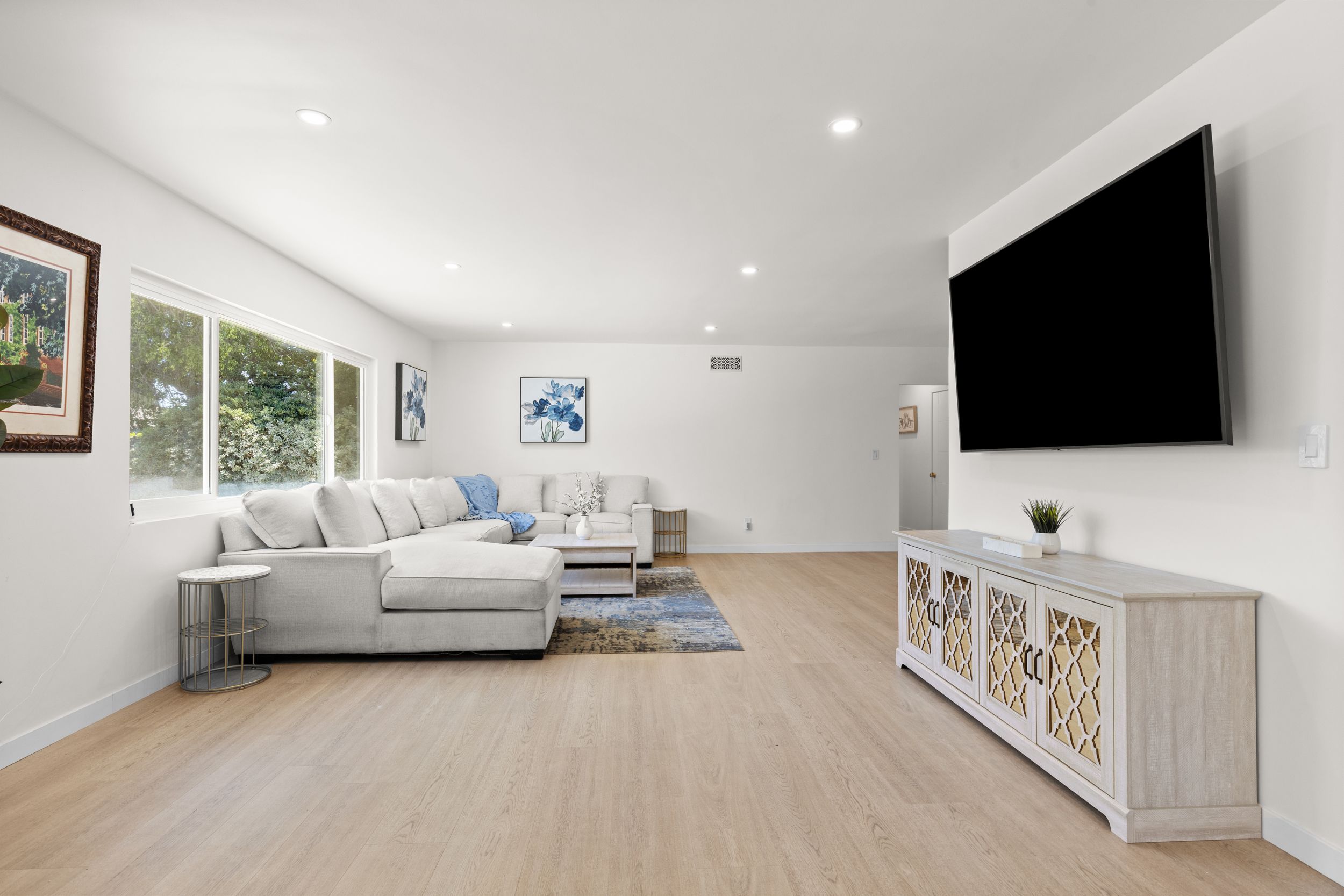 Whitaker Place | Northridge | Modern Designer Home photo 9