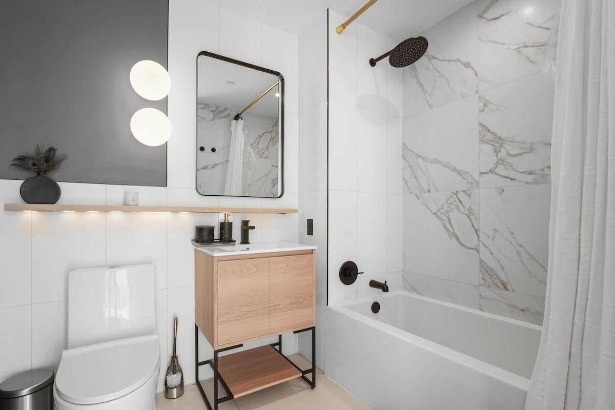 Seren 1004 | Greenpoint | Waterfront Penthouse with Private Balcony photo 17