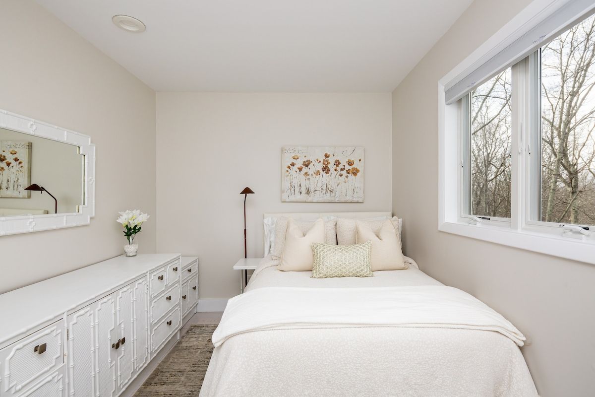Breathtaking Southampton Escape | Home with Pool, Spa & Bay Access photo 26