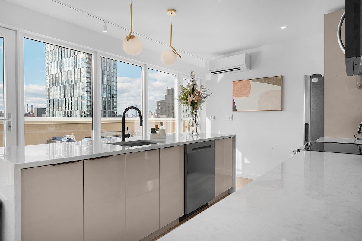 Seren 1004 | Greenpoint | Waterfront Penthouse with Private Balcony photo 6