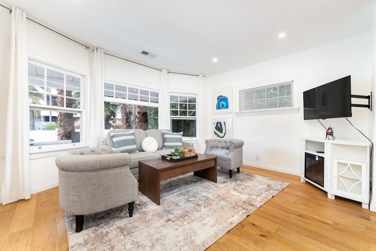 Carlton Retreat | Hollywood | Charming Home with Private Backyard photo 6