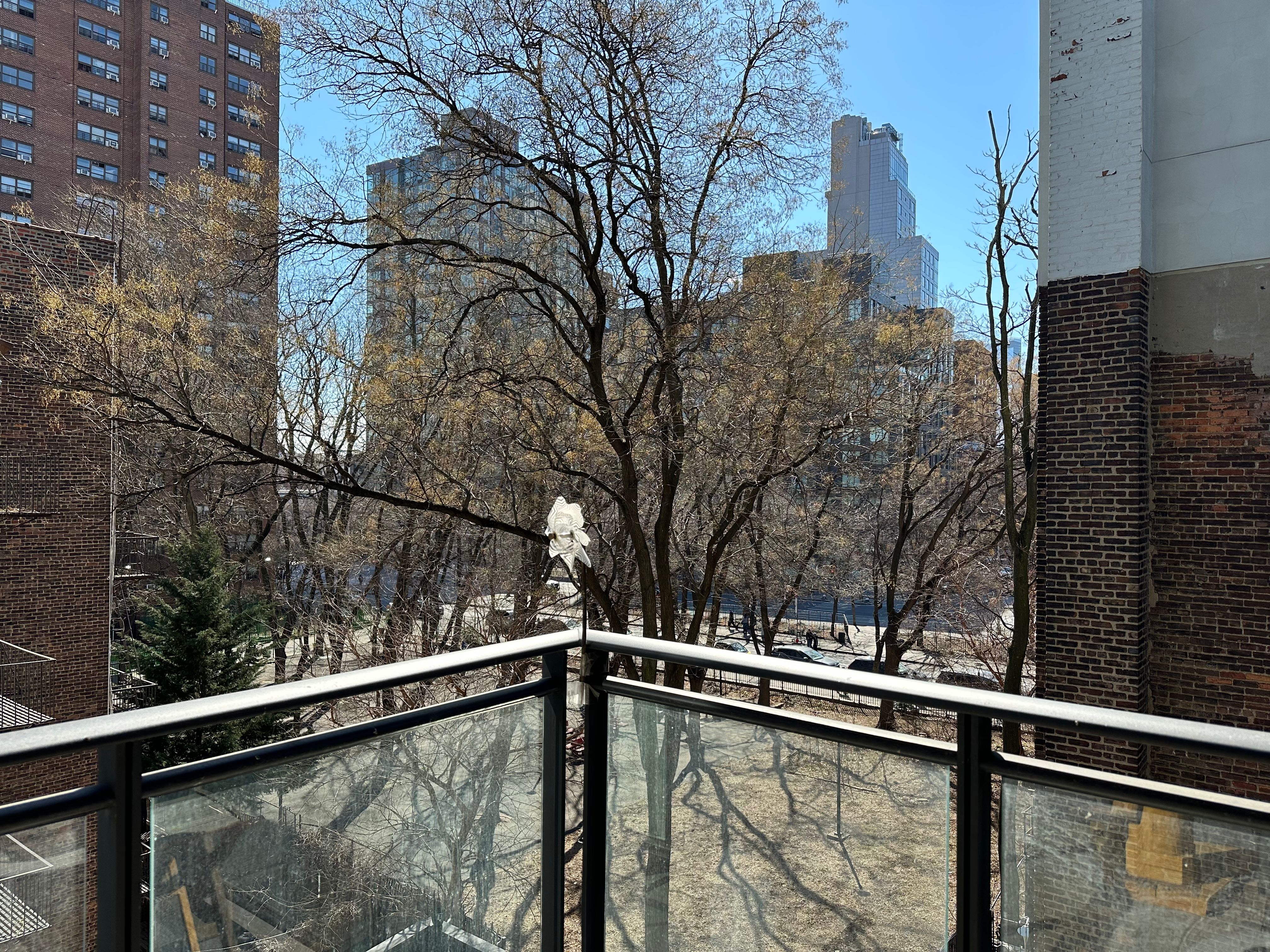 Sunshine Cottage | East Village | Cozy Apt w/ Balcony & Gym photo 9