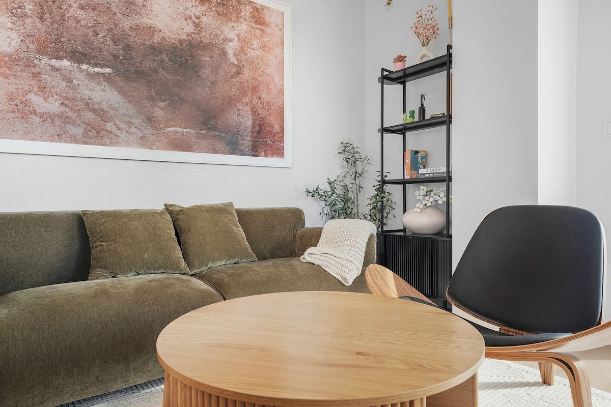 Seren 1004 | Greenpoint | Waterfront Penthouse with Private Balcony photo 2