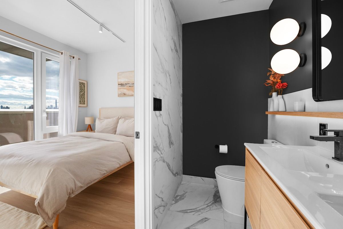 Seren 1004 | Greenpoint | Waterfront Penthouse with Private Balcony photo 10