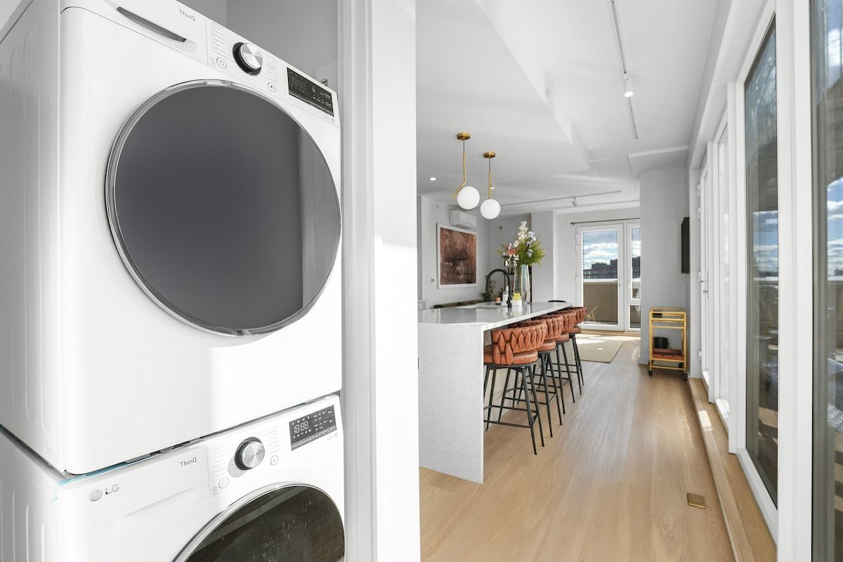 Seren 1004 | Greenpoint | Waterfront Penthouse with Private Balcony photo 15