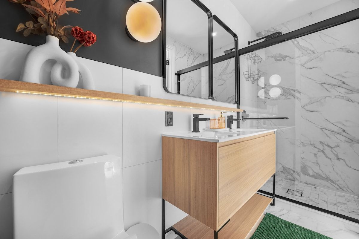 Seren 1004 | Greenpoint | Waterfront Penthouse with Private Balcony photo 18