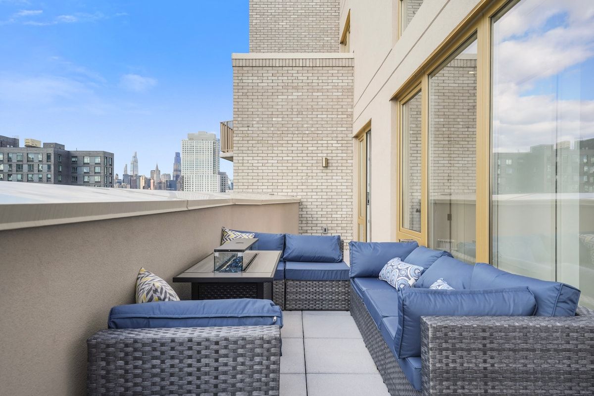 Seren 1004 | Greenpoint | Waterfront Penthouse with Private Balcony photo 19