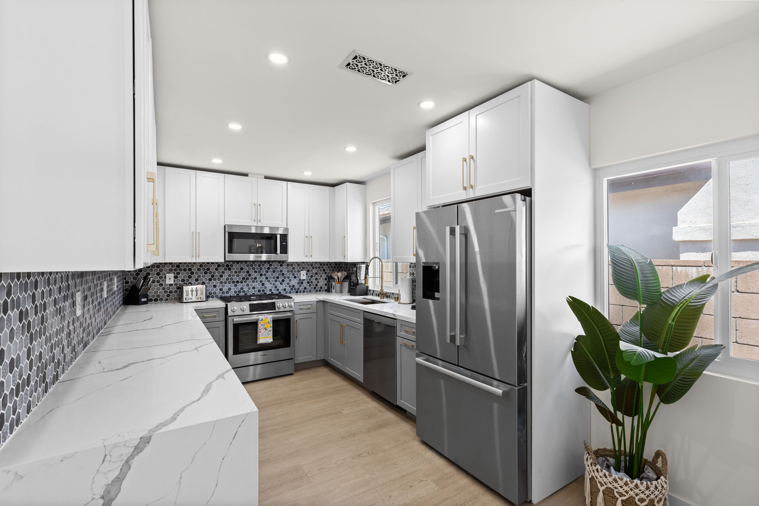 Whitaker Place | Northridge | Modern Designer Home photo 14