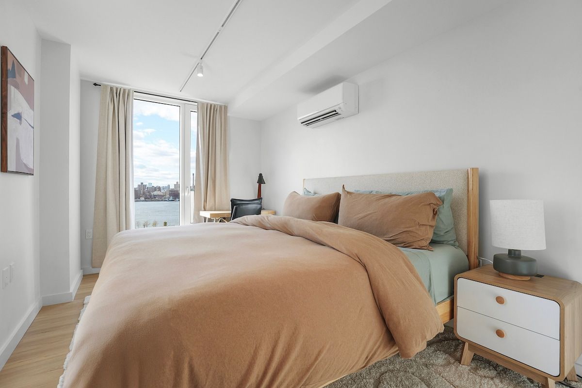 Seren 1004 | Greenpoint | Waterfront Penthouse with Private Balcony photo 11
