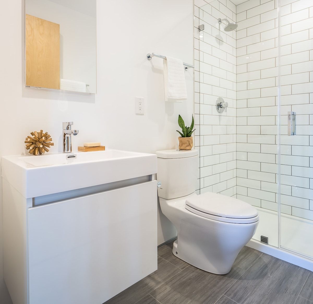 Solstice Haus | Sawtelle | Sunlit Modern Home with Balcony photo 44