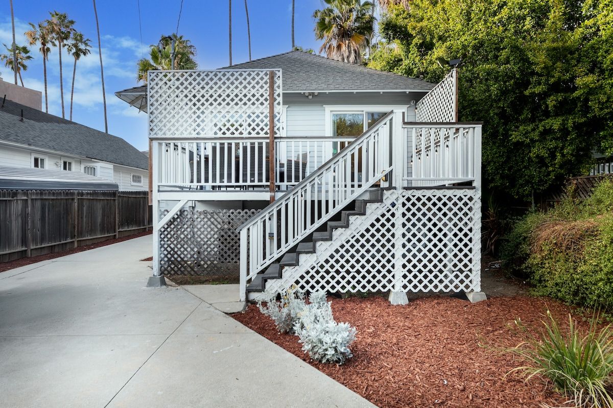 Carlton Retreat | Hollywood | Charming Home with Private Backyard photo 29