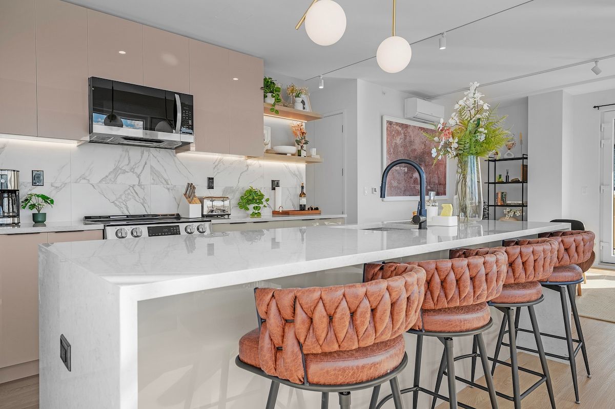 Seren 1004 | Greenpoint | Waterfront Penthouse with Private Balcony photo 3
