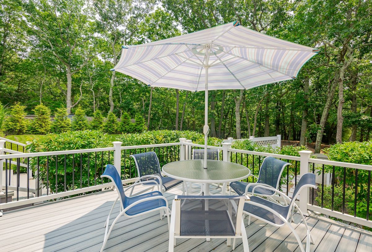 Breathtaking Southampton Escape | Home with Pool, Spa & Bay Access photo 39
