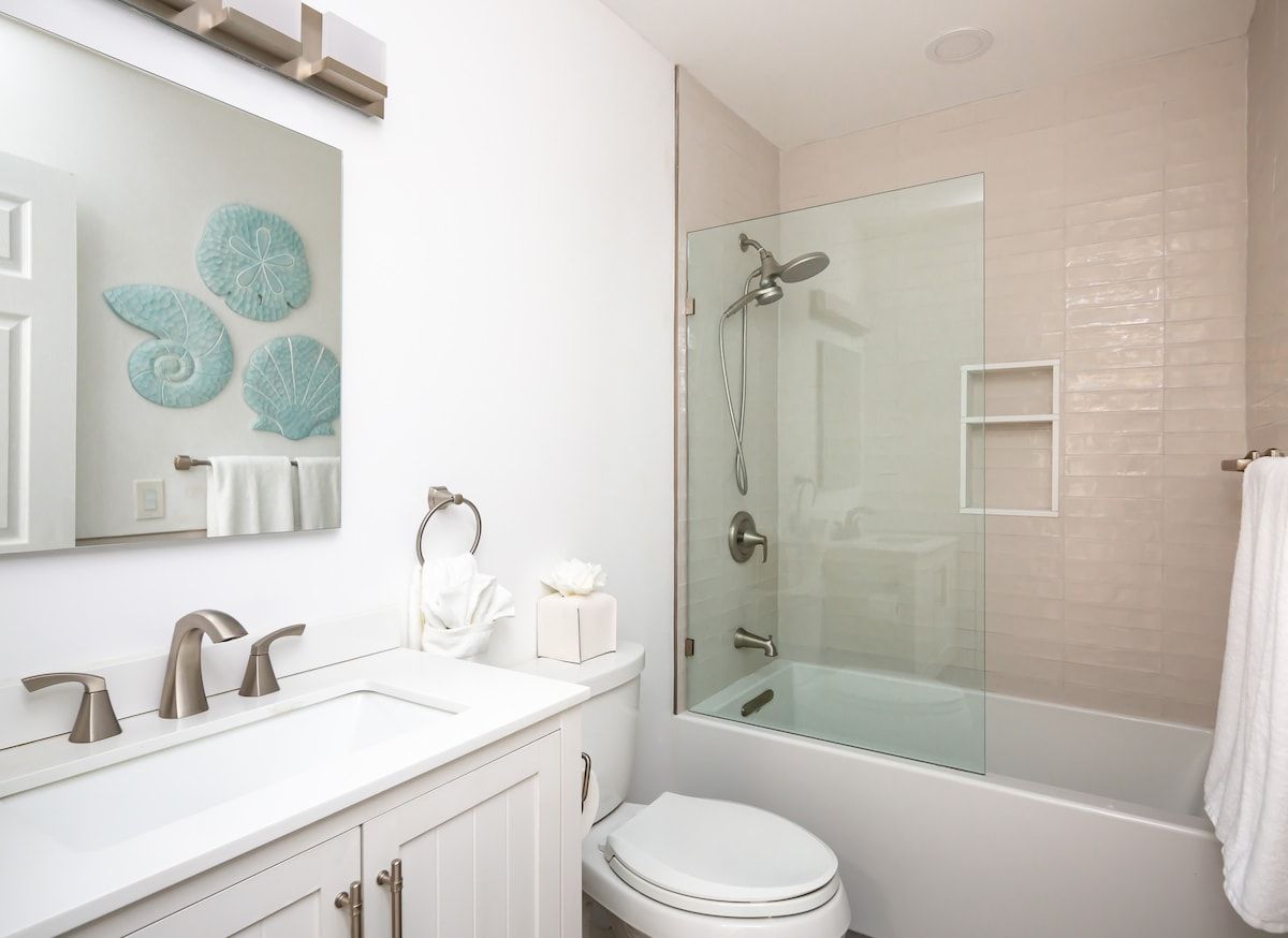 Breathtaking Southampton Escape | Home with Pool, Spa & Bay Access photo 23