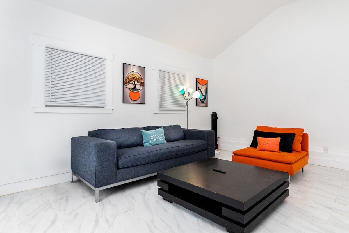 Carlton Retreat | Hollywood | Charming Home with Private Backyard photo 13