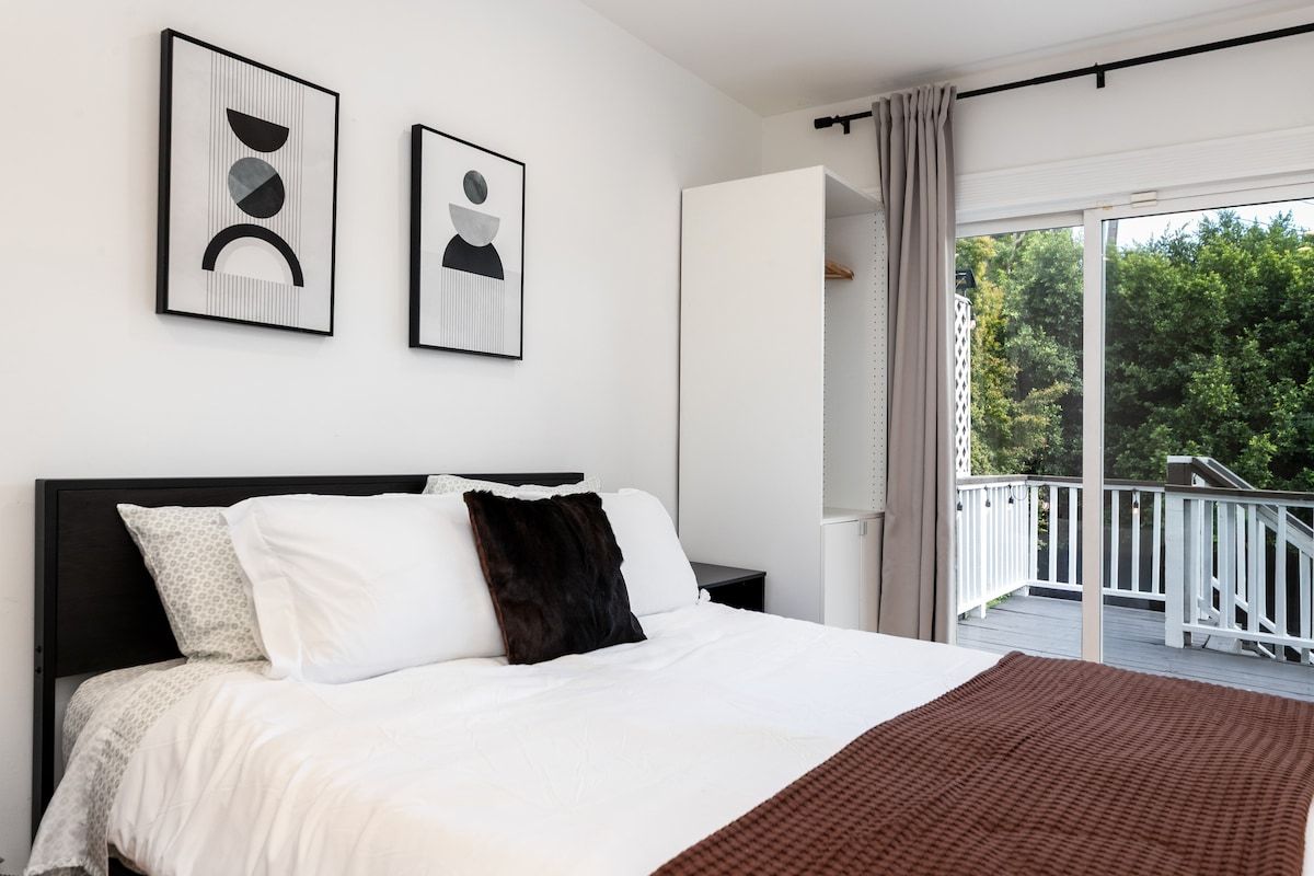 Carlton Retreat | Hollywood | Charming Home with Private Backyard photo 20