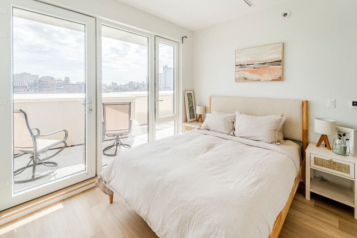 Seren 1004 | Greenpoint | Waterfront Penthouse with Private Balcony photo 7