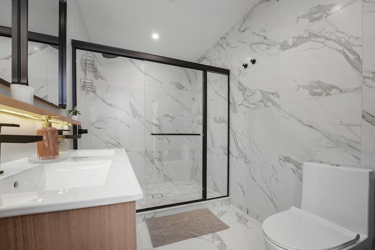Seren 1004 | Greenpoint | Waterfront Penthouse with Private Balcony photo 16