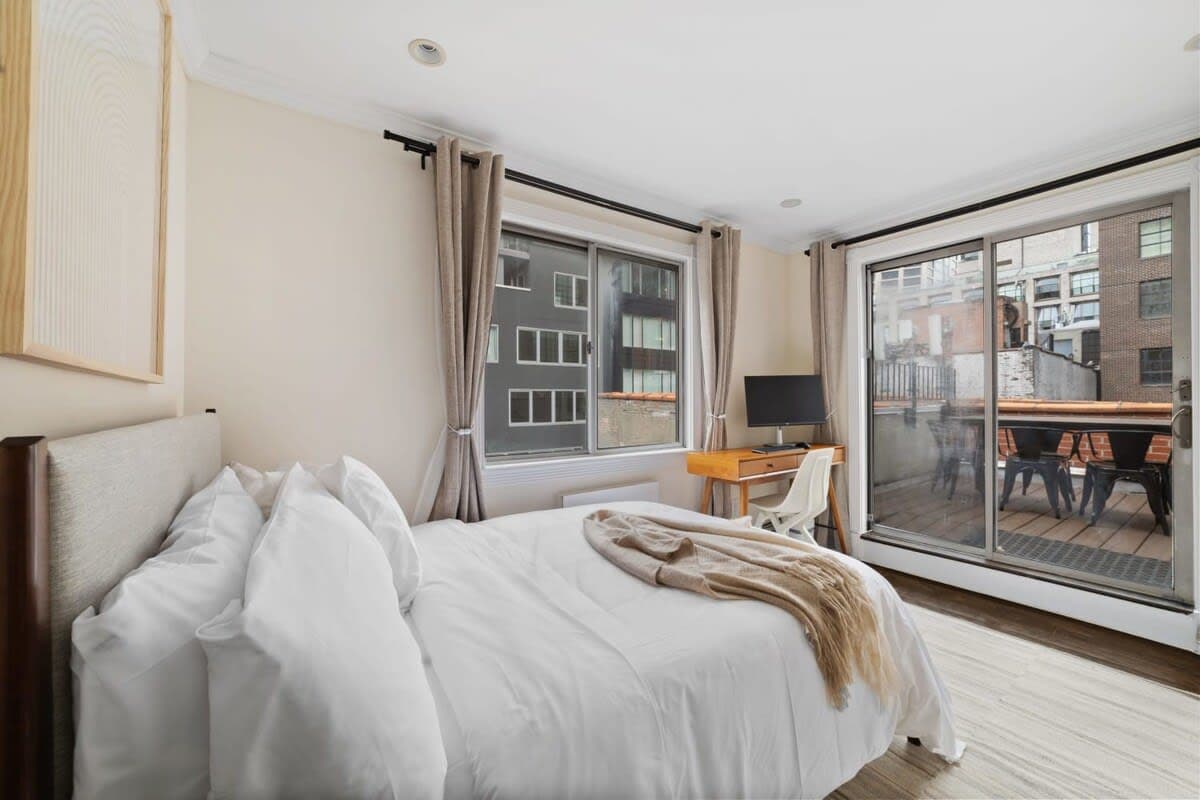 Chelsea Vista II | Chelsea | Penthouse w/ Rooftop photo 4