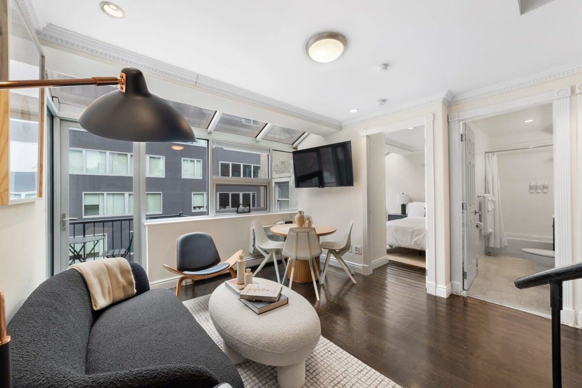 Chelsea Vista II | Chelsea | Penthouse w/ Rooftop photo 6