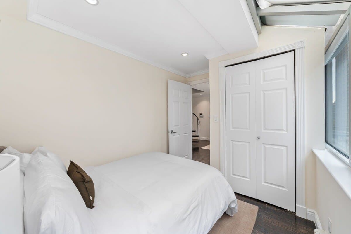 Chelsea Vista II | Chelsea | Penthouse w/ Rooftop photo 11