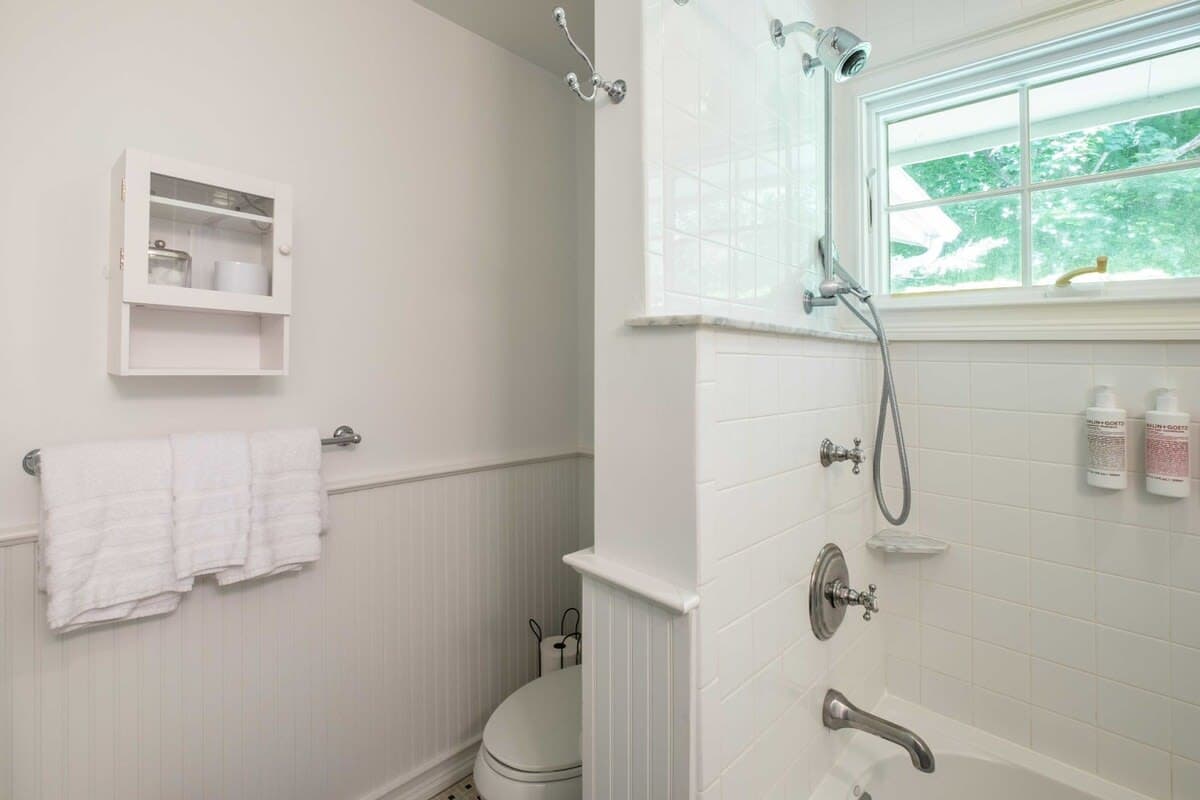 Driftwood Cottage | East Hampton | Secluded Oasis photo 26