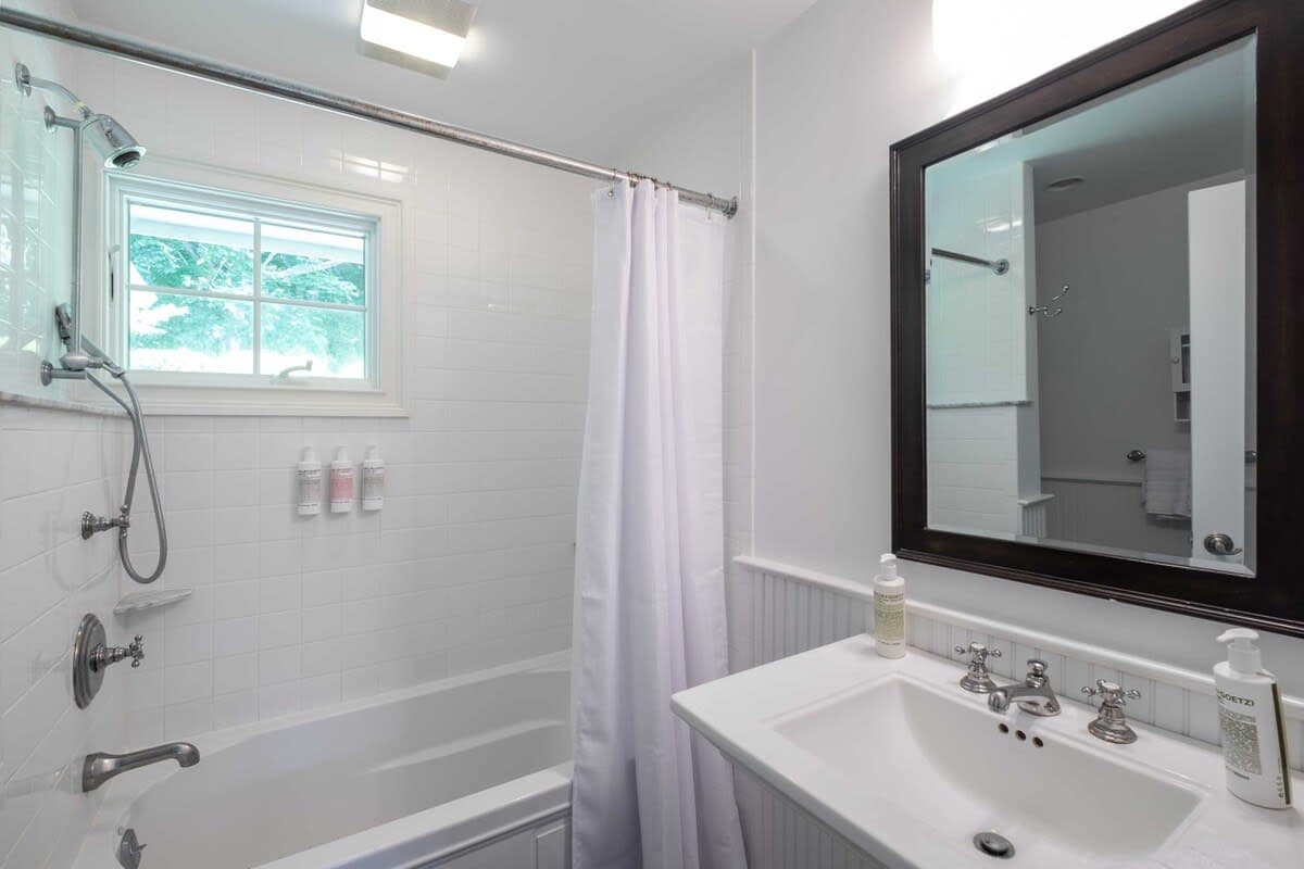 Driftwood Cottage | East Hampton | Secluded Oasis photo 12