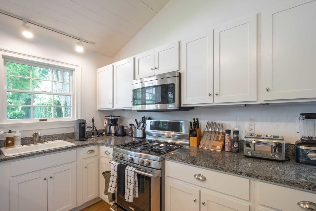 Driftwood Cottage | East Hampton | Secluded Oasis photo 10