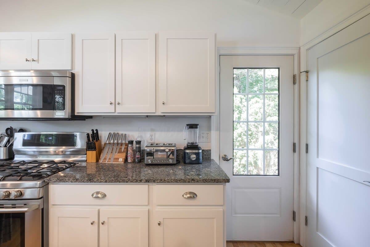 Driftwood Cottage | East Hampton | Secluded Oasis photo 14