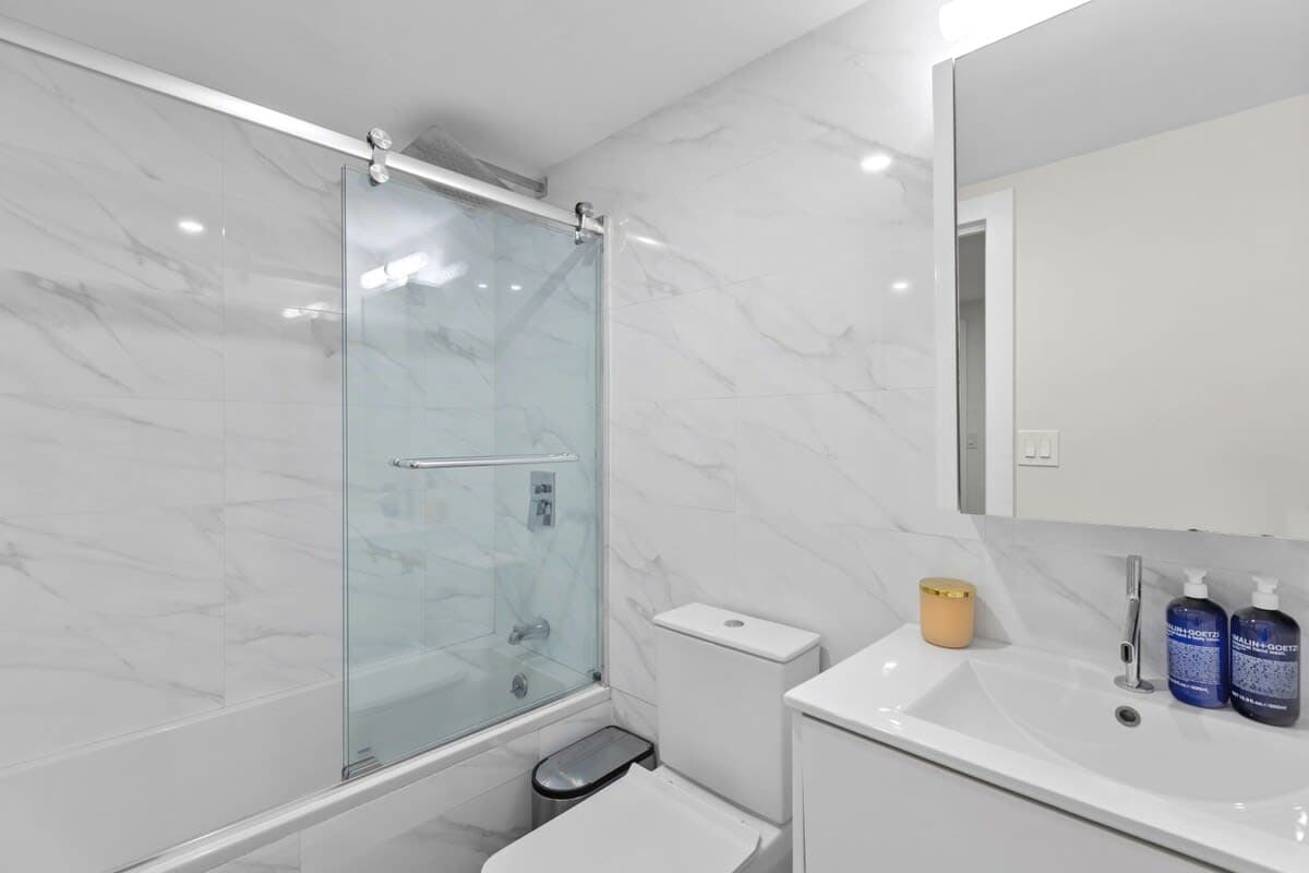 Ivy | Washington Heights | Townhome w/ Private Backyard photo 6