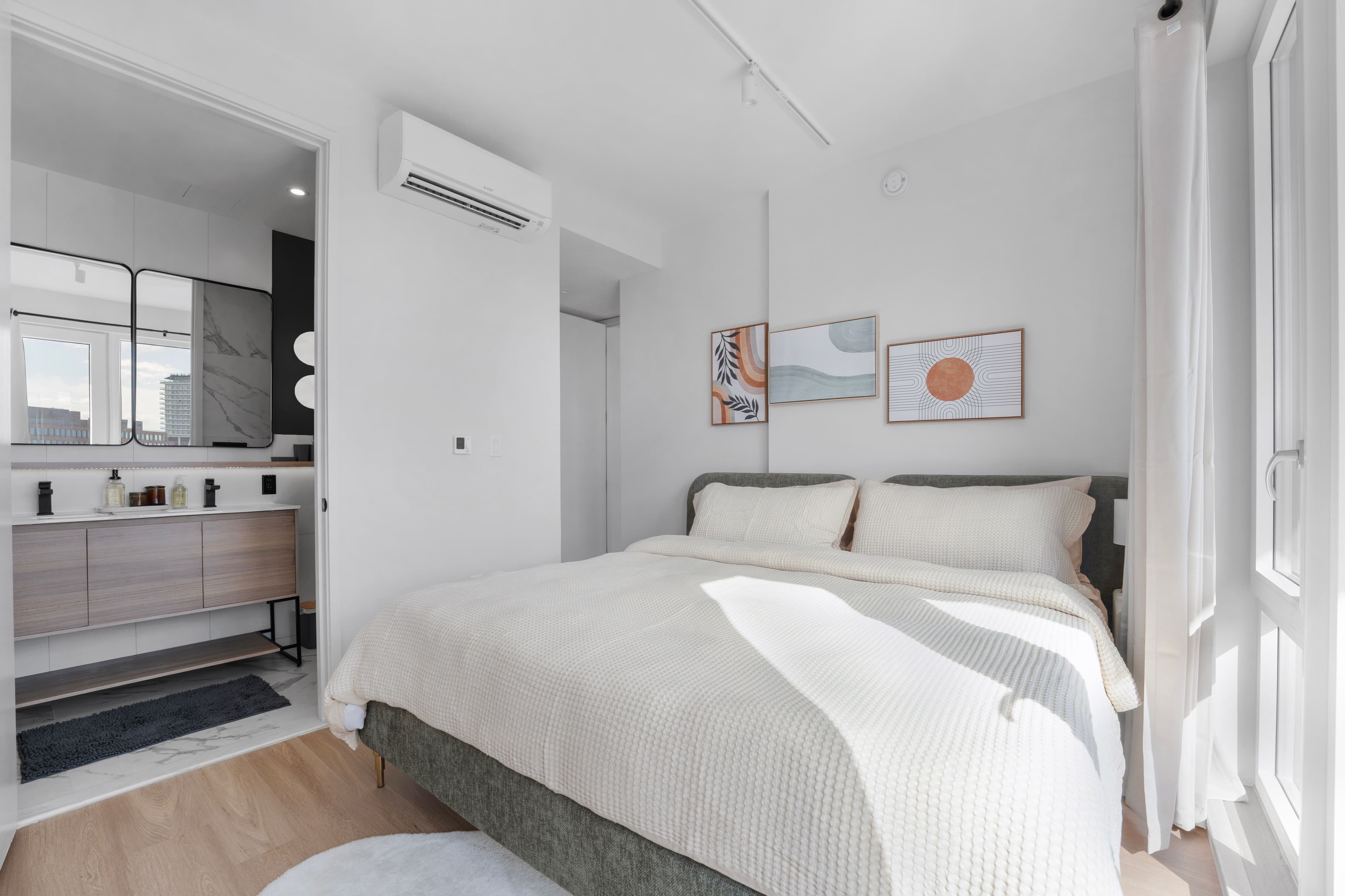 Seren 1006 | Greenpoint | Penthouse w/ Private Deck & River Views photo 19