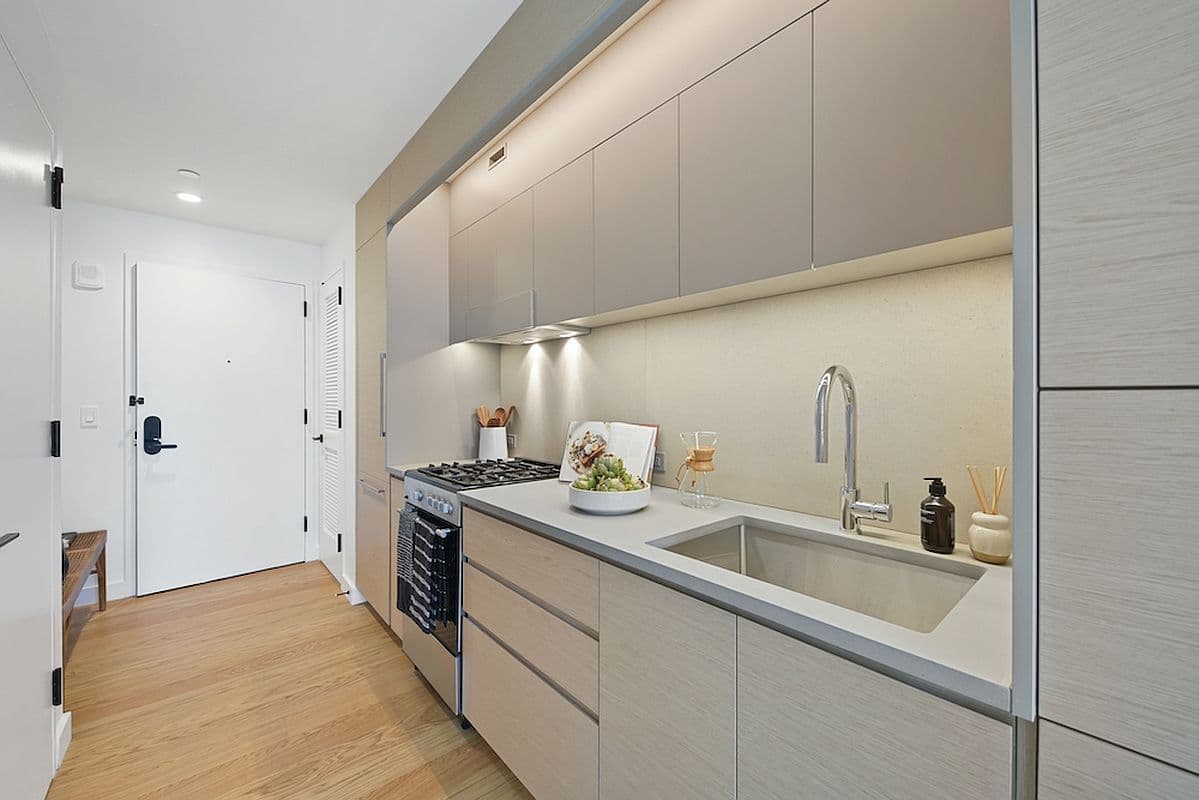 Greenpoint Place  | Greenpoint | Modern Apt with Skyline Views & Pool photo 6
