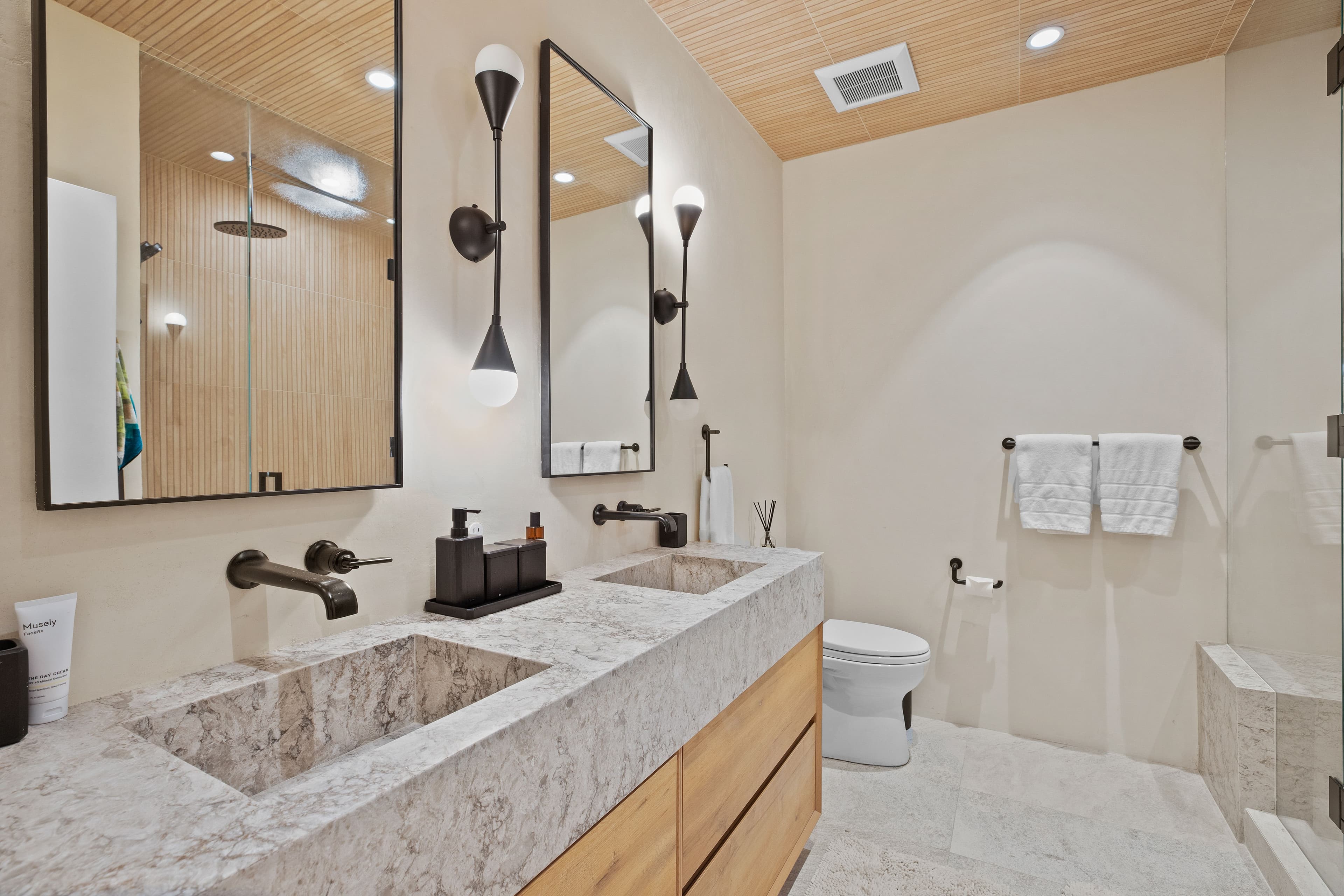 Timber Crest  | Aspen | Designer Home with Sauna & Office photo 18