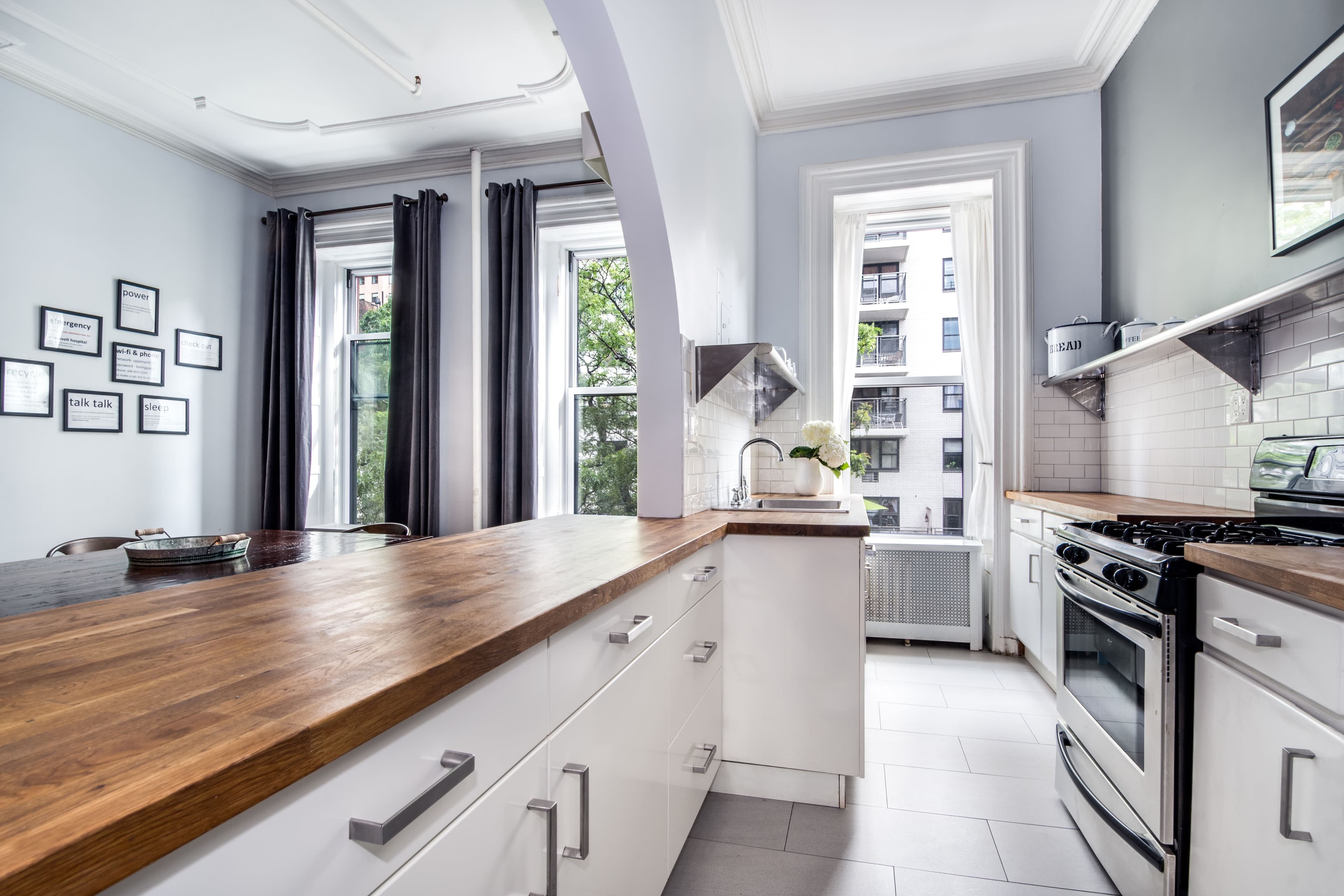 Westbury | Midtown West | Spacious Duplex Townhouse photo 6