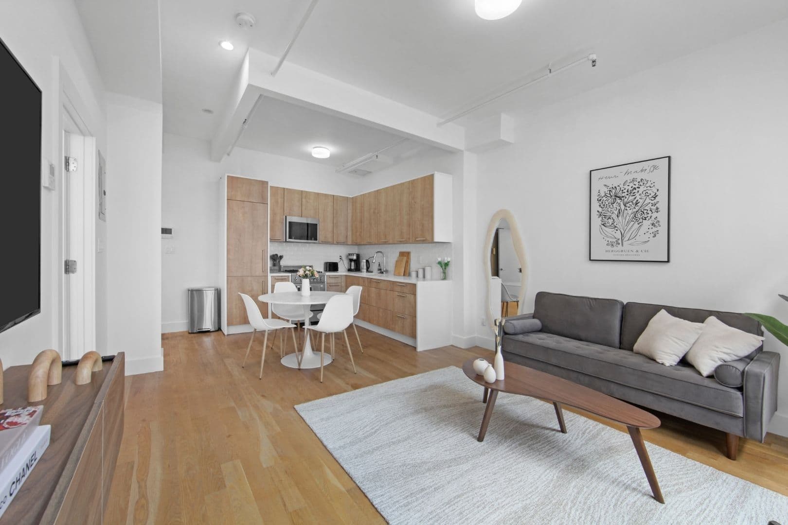 Westlight Place 47 | Hells Kitchen | Refined Apartment photo 5