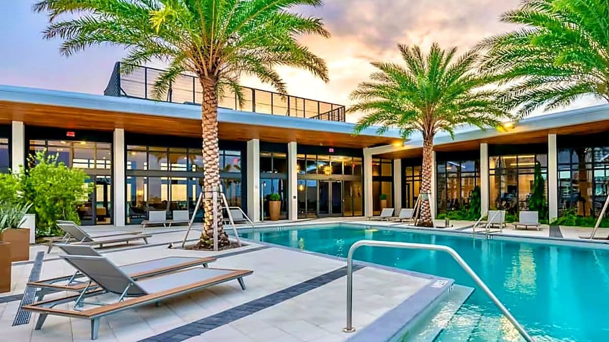 Palm Haven | Flagler Village | Apartment with Balcony & Rooftop Pool photo 2