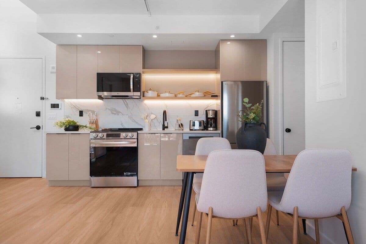 Seren 1108 | Greenpoint | PH with Private Terrace & City Views photo 2