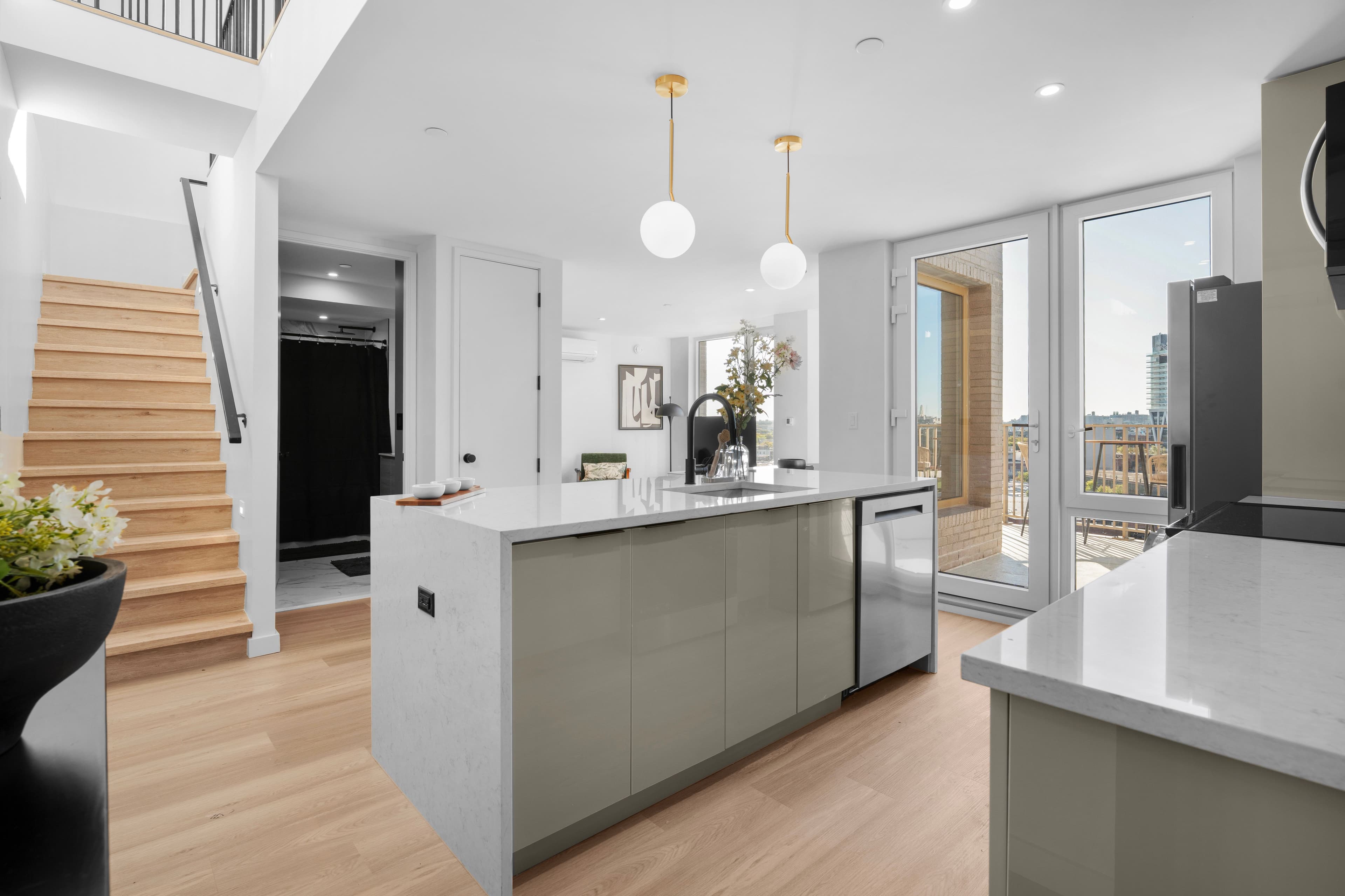Seren 1106 | Greenpoint | Duplex Penthouse w/ Private Roof Deck photo 8
