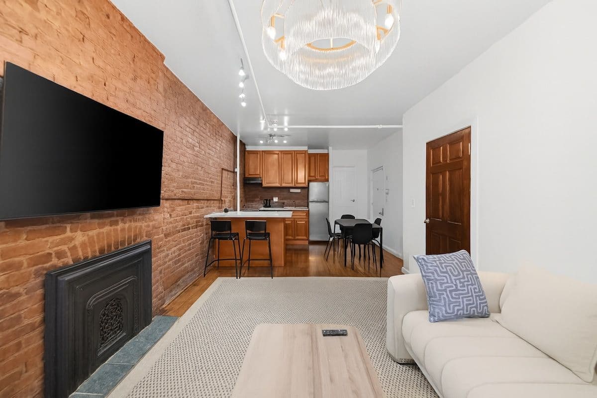 Chelsea Place II | Chelsea | Modern Apartment  main photo