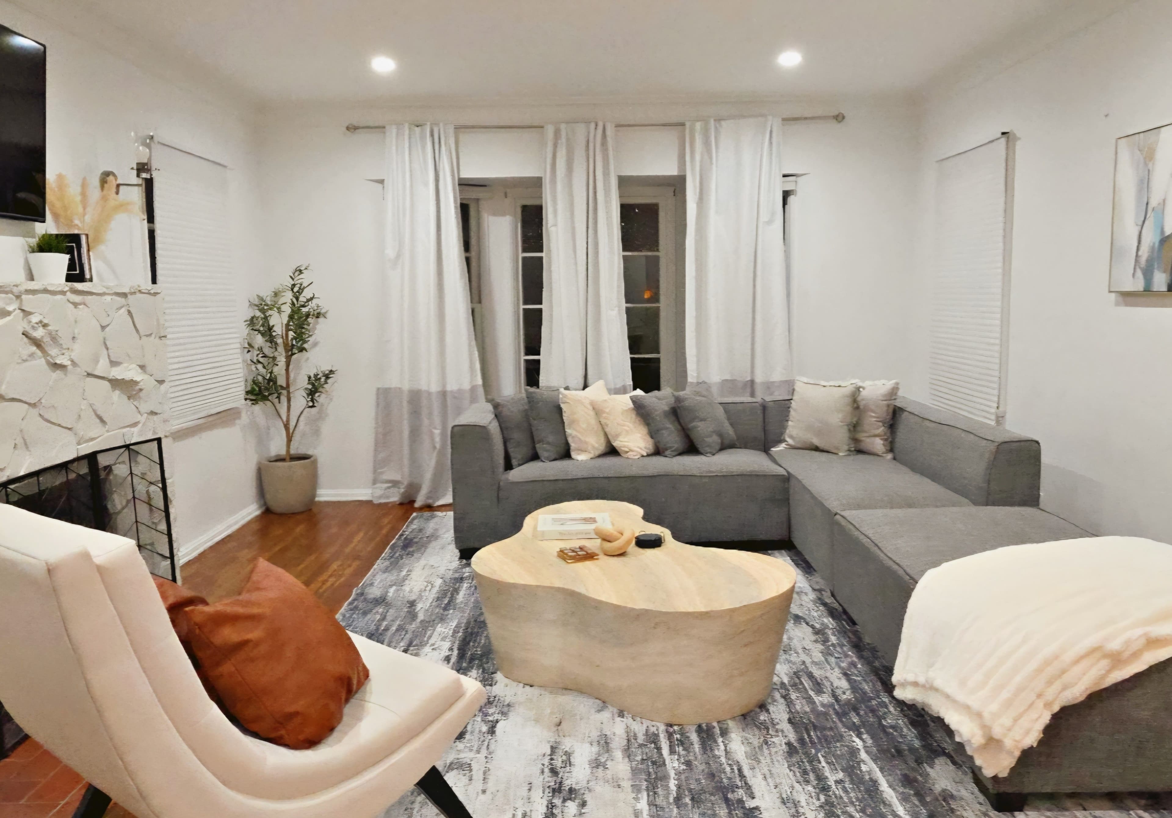 Alta Vista | Hollywood | Designer Home w/Private Backyard & Hot Tub photo 8