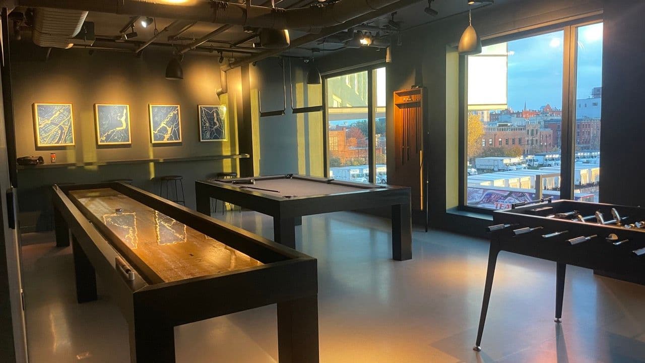 Greenpoint Place  | Greenpoint | Modern Apt with Skyline Views & Pool photo 17