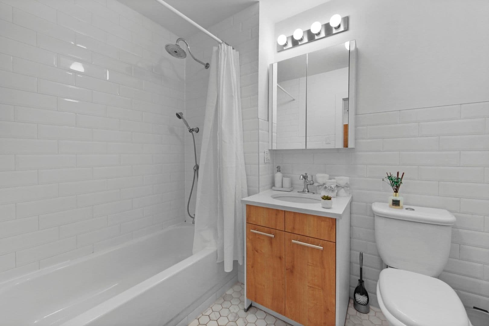 Westlight Place 47 | Hells Kitchen | Refined Apartment photo 11