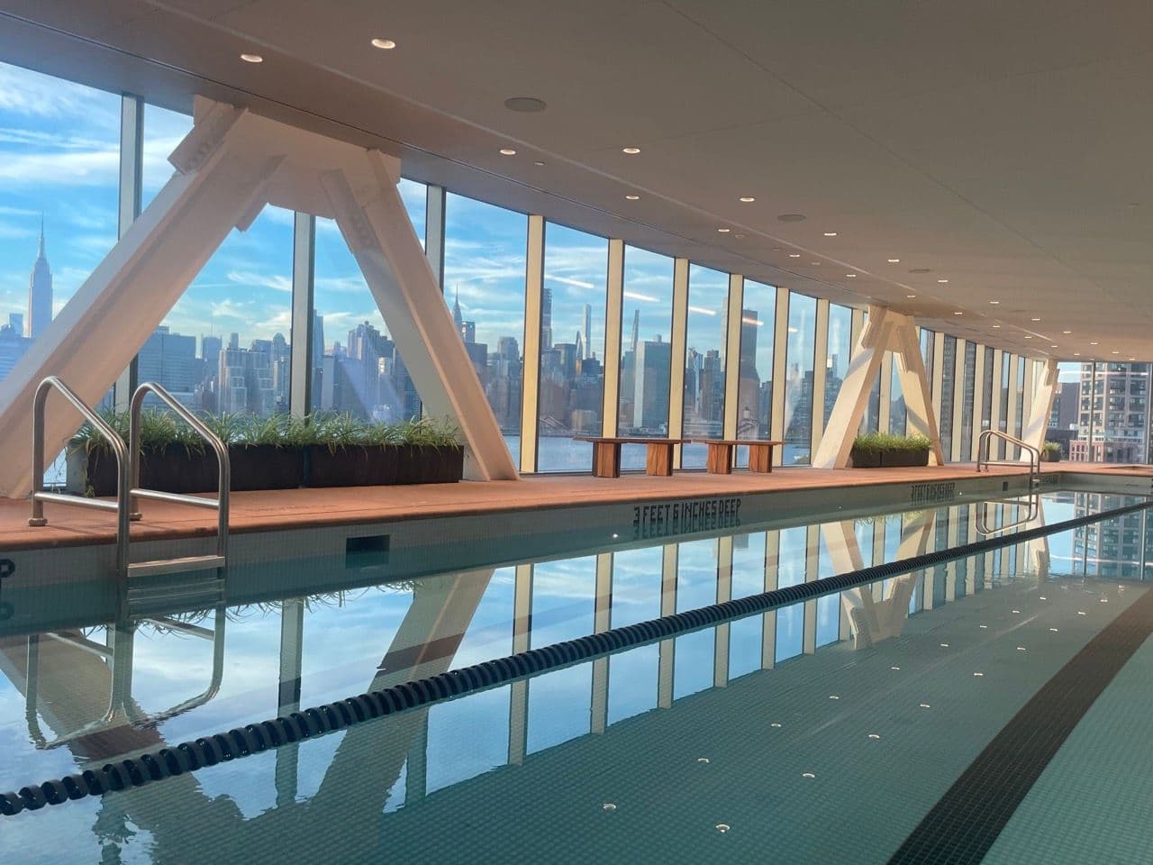 Greenpoint Place  | Greenpoint | Modern Apt with Skyline Views & Pool photo 4
