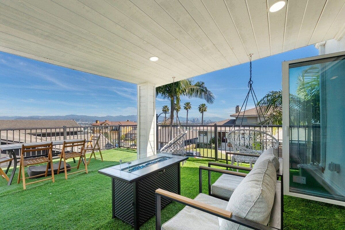 Casa Noire | Baldwin Hills | Luxe Hillside Villa with Hot Tub photo 17