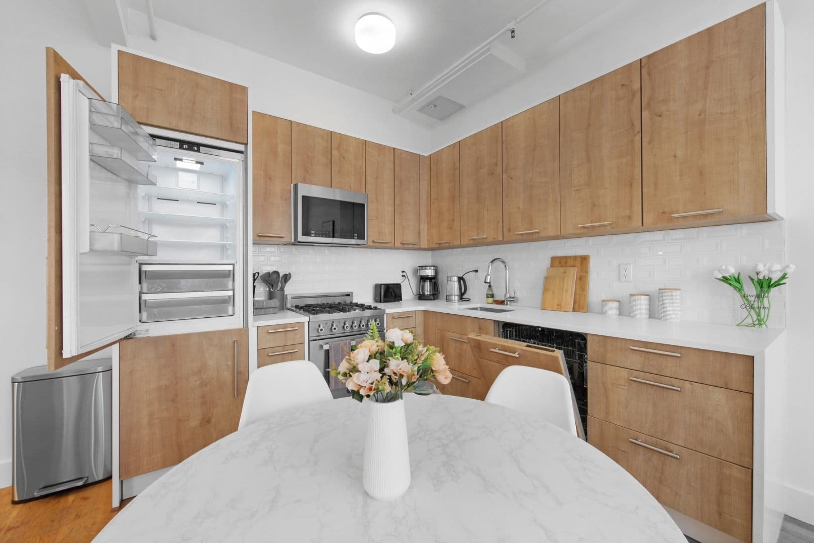 Westlight Place 47 | Hells Kitchen | Refined Apartment photo 8
