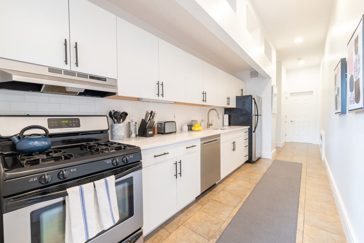 Cypress Court II | Harlem | Cozy Apartment photo 10