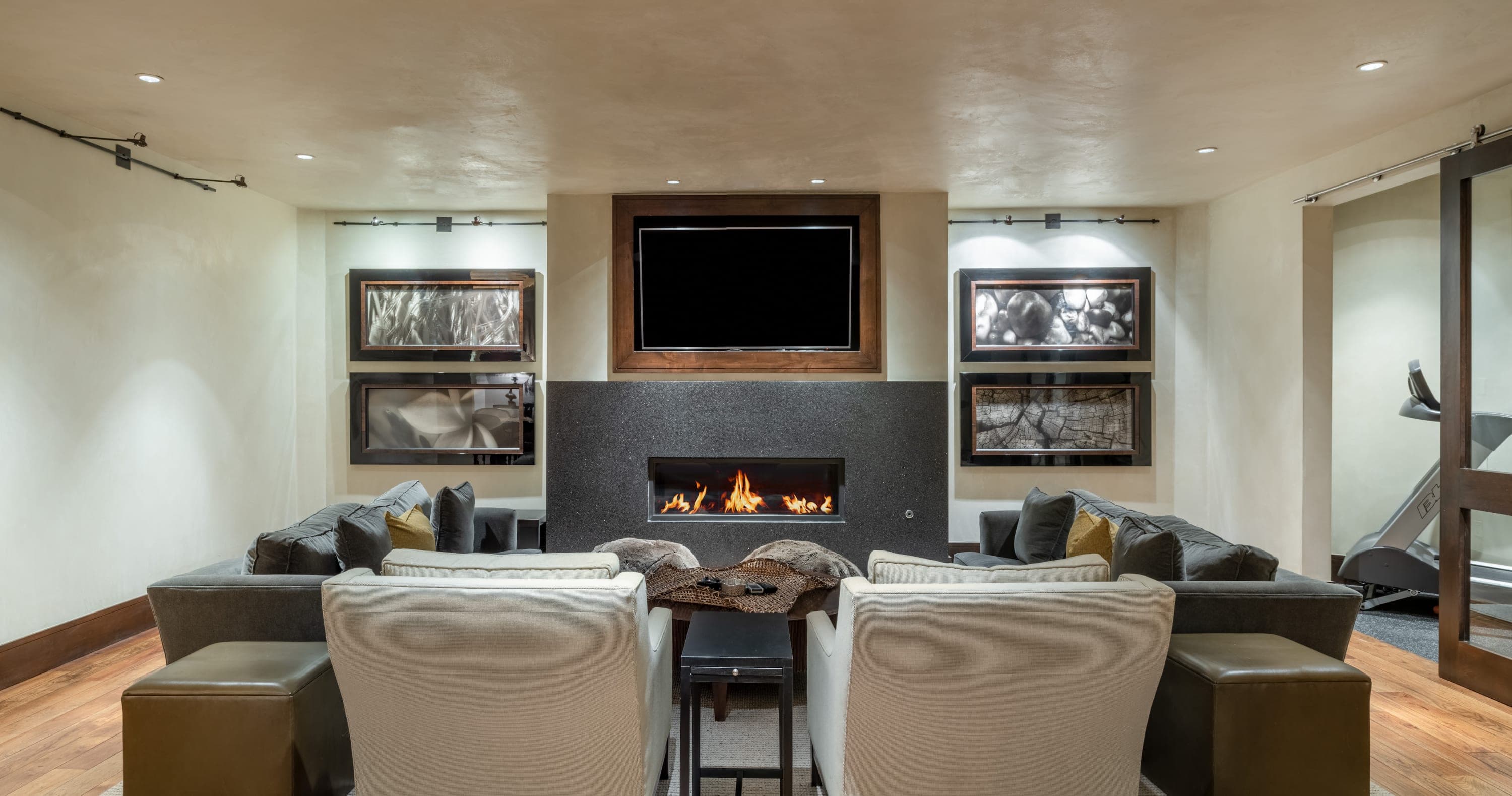 Little Cloud Haven | Aspen | Outdoor Lounge & Hot Tub photo 10