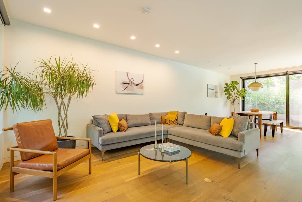 Empire House | 3BR | Williamsburg | Bright Townhome with Courtyard photo 5